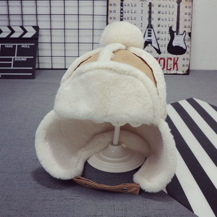 sherpa aviator hat in Beige - color option in the gift set