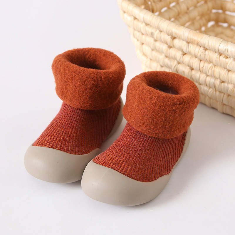 fleece sock shoes in Rust - color option in the gift set