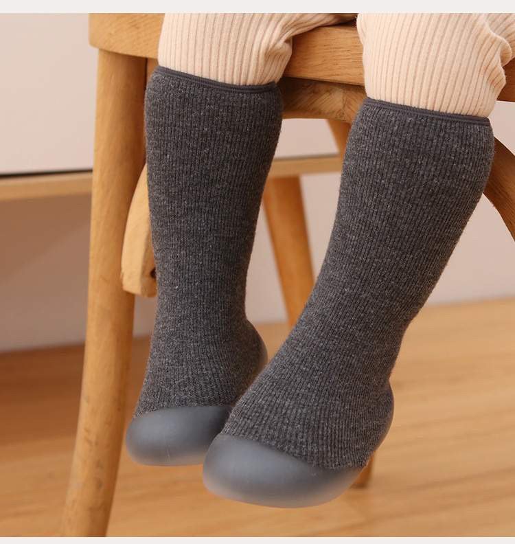fleece sock shoes in Gray - color option in the gift set