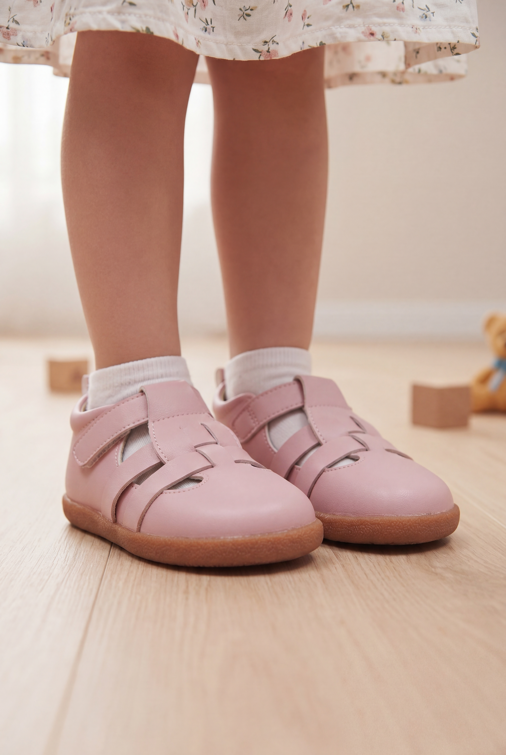Closed To sandals for girls