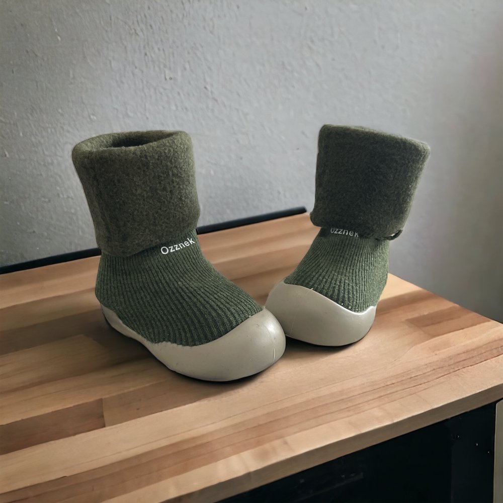 fleece sock shoes in Green - color option in the gift set