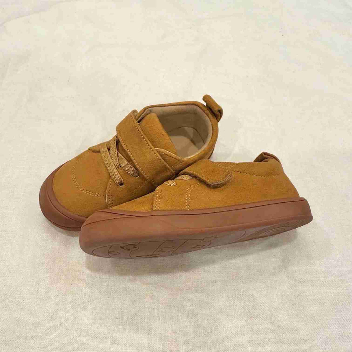 Sienna Kids' Barefoot Sneakers, Flexible Sole Kids' Sneakers on cream linen background — view 2