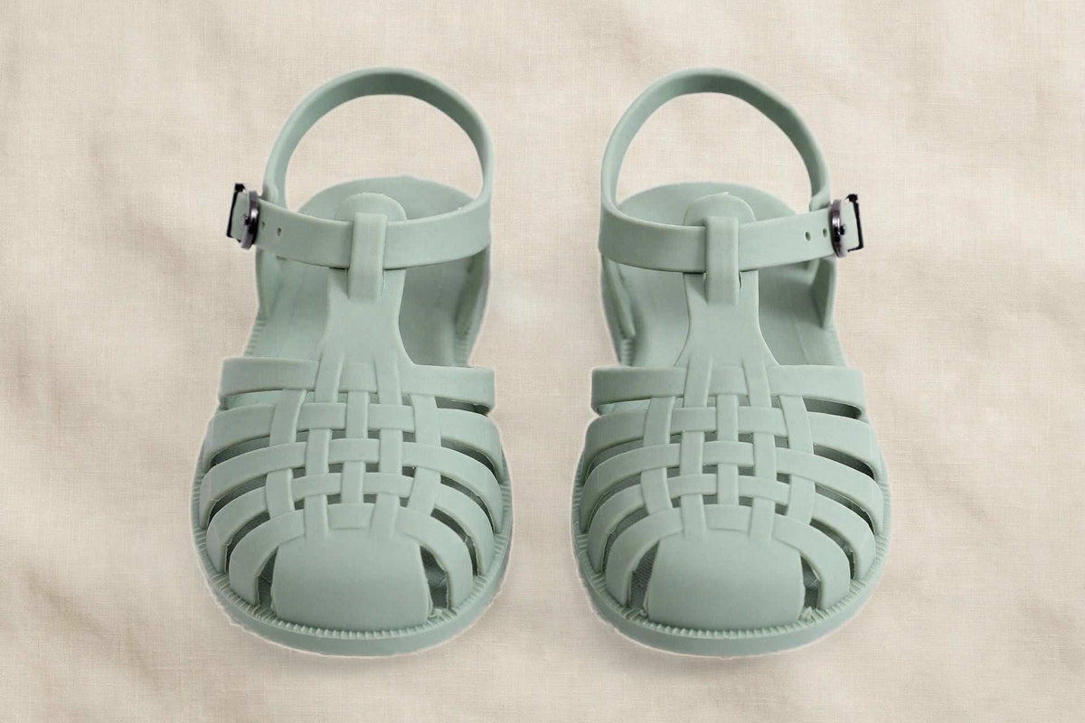 Aqua-Joy Kids Jelly Sandals – Waterproof Toddler Summer Shoes with Wide Toe Box & on cream linen background — alternate view